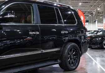 Подержанный автомобиль Lexus LX 2012 года (3 фото)