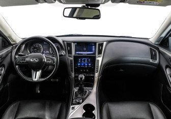 Подержанный автомобиль Infiniti Q50 2017 года (13 фото)