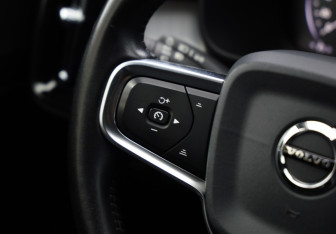 Подержанный автомобиль Volvo XC40 2019 года (13 фото)