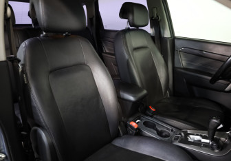 Подержанный автомобиль Chevrolet Captiva 2013 года (23 фото)