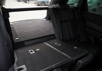 Подержанный автомобиль Land Rover Range Rover Velar 2017 года (32 фото)