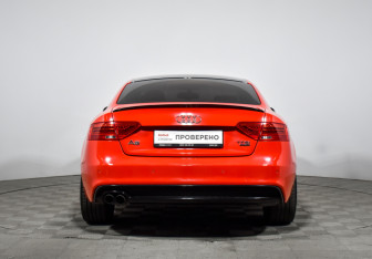 Подержанный автомобиль Audi A5 Coupe 2014 года (6 фото)