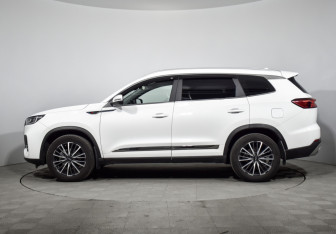 Подержанный автомобиль Chery Tiggo 8 Pro Max 2024 года (8 фото)