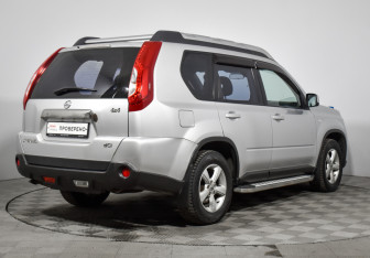 Подержанный автомобиль Nissan X-Trail 2011 года (5 фото)