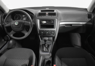 Подержанный автомобиль Skoda Octavia Liftback 2012 года (13 фото)