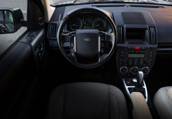 Подержанный автомобиль Land Rover Freelander 2011 года (12 фото)