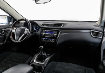 Подержанный автомобиль Nissan X-Trail 2015 года (9 фото)