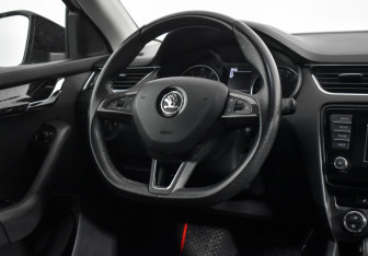 Подержанный автомобиль Skoda Octavia Liftback 2014 года (14 фото)