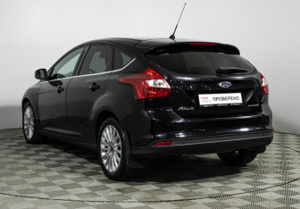Подержанный автомобиль Ford Focus Hatchback 2014 года (7 фото)