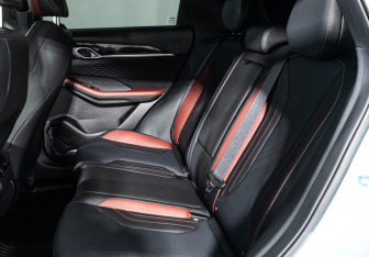 Подержанный автомобиль Geely Coolray 2023 года (10 фото)