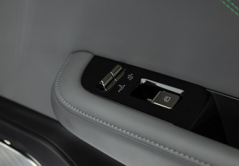 Подержанный автомобиль Zeekr 001 2023 года (24 фото)