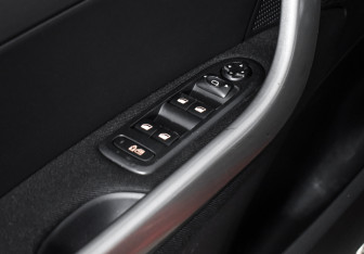 Подержанный автомобиль Peugeot 308 Hatchback 2011 года (10 фото)