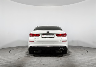 Подержанный автомобиль Kia Optima Sedan 2019 года (6 фото)