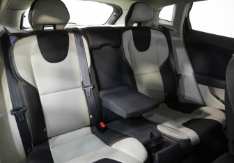 Подержанный автомобиль Volvo V40 Cross Country 2014 года (21 фото)