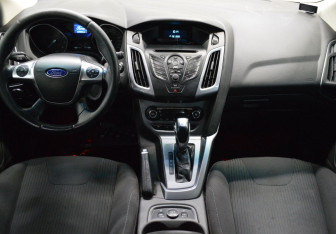 Подержанный автомобиль Ford Focus Hatchback 2013 года (14 фото)