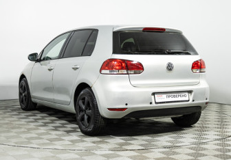 Подержанный автомобиль Volkswagen Golf Hatchback 2010 года (7 фото)