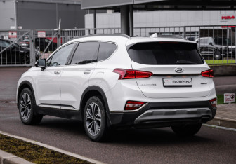 Подержанный автомобиль Hyundai Santa Fe 2019 года (8 фото)