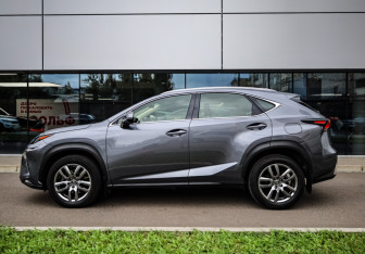 Подержанный автомобиль Lexus NX 2017 года (7 фото)