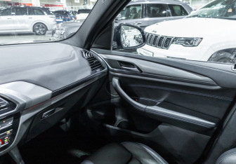 Подержанный автомобиль BMW X3 2019 года (22 фото)