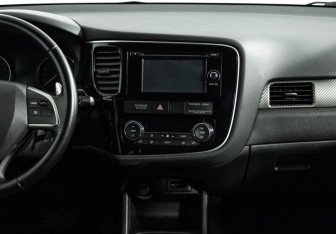 Подержанный автомобиль Mitsubishi Outlander 2012 года (14 фото)