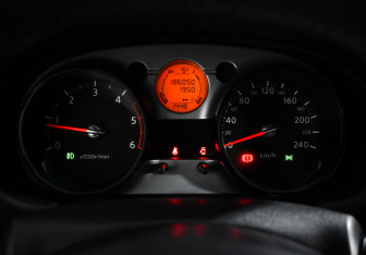 Подержанный автомобиль Nissan Qashqai 2007 года (16 фото)