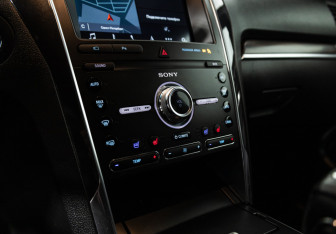 Подержанный автомобиль Ford Explorer 2018 года (19 фото)