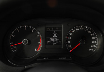 Подержанный автомобиль Volkswagen Polo Sedan 2015 года (12 фото)