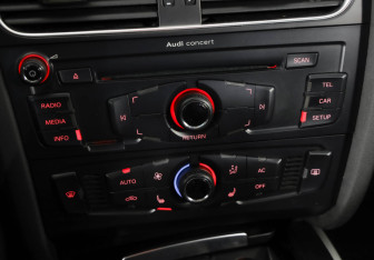 Подержанный автомобиль Audi A5 Coupe 2010 года (13 фото)