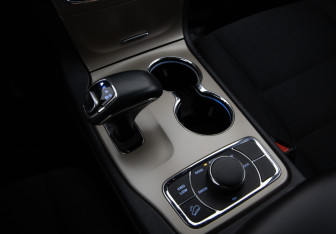 Подержанный автомобиль Jeep Grand Cherokee 2013 года (14 фото)