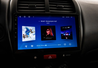 Подержанный автомобиль Mitsubishi ASX 2013 года (15 фото)