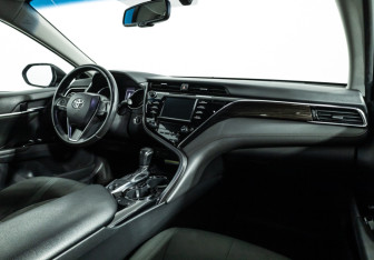 Подержанный автомобиль Toyota Camry Sedan 2018 года (9 фото)