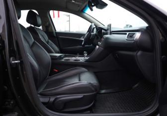 Подержанный автомобиль Genesis G70 2019 года (23 фото)