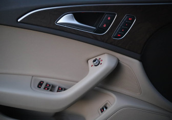 Подержанный автомобиль Audi A6 Sedan 2015 года (18 фото)