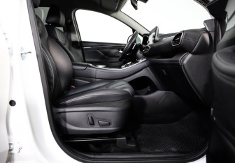 Подержанный автомобиль Hyundai Santa Fe 2023 года (25 фото)