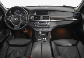 Подержанный автомобиль BMW X5 2012 года (13 фото)