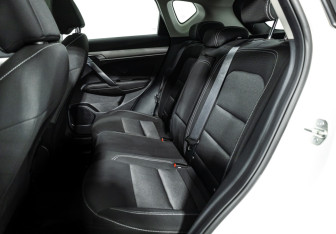 Подержанный автомобиль Geely Coolray 2023 года (10 фото)