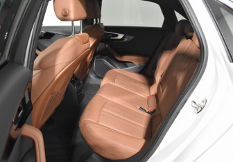Подержанный автомобиль Audi A4 Sedan 2020 года (11 фото)