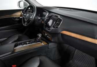 Подержанный автомобиль Volvo XC90 2015 года (15 фото)