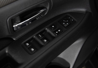 Подержанный автомобиль Mitsubishi Outlander 2017 года (19 фото)