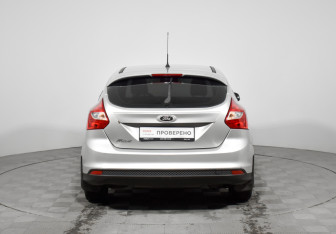 Подержанный автомобиль Ford Focus Hatchback 2012 года (7 фото)