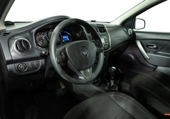 Подержанный автомобиль Renault Sandero 2018 года (11 фото)