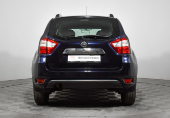 Подержанный автомобиль Nissan Terrano 2015 года (6 фото)