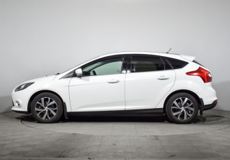 Подержанный автомобиль Ford Focus Hatchback 2012 года (8 фото)