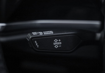 Подержанный автомобиль Audi Q3 2019 года (14 фото)