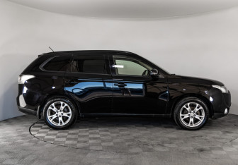 Подержанный автомобиль Mitsubishi Outlander 2013 года (4 фото)