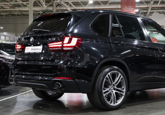 Подержанный автомобиль BMW X5 2015 года (8 фото)