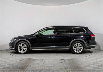Подержанный автомобиль Volkswagen Passat Wagon 2017 года (8 фото)