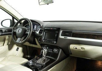 Подержанный автомобиль Volkswagen Touareg 2012 года (9 фото)