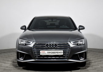 Подержанный автомобиль Audi A4 Sedan 2018 года (2 фото)