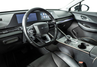 Подержанный автомобиль Omoda C5 2024 года (11 фото)